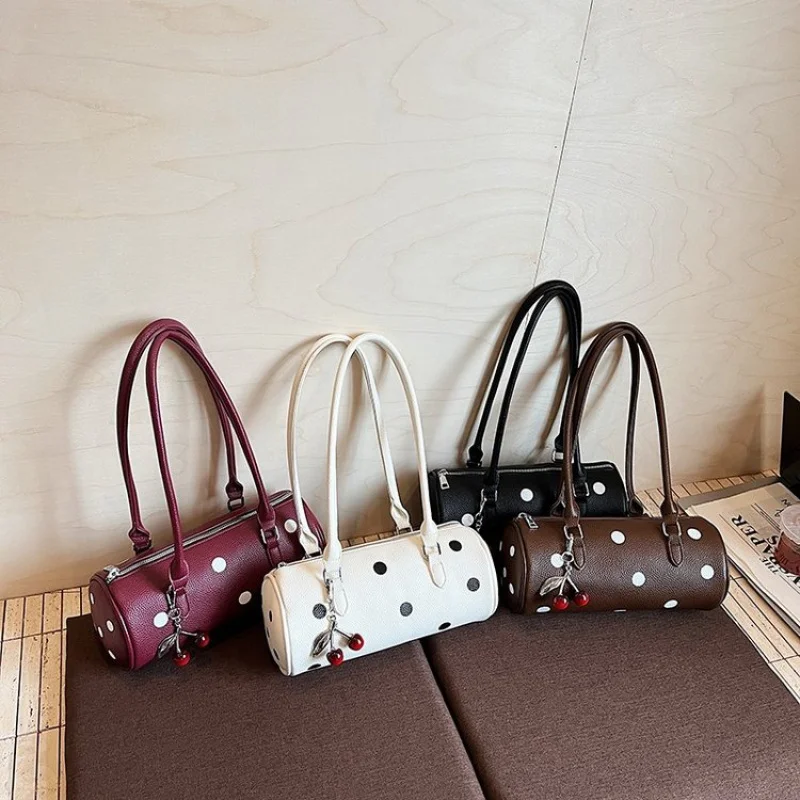 

Luxury Ladies Crossbody Bag Made Of Fine Leather Boasting Simple Vintage Design And Classic Elegant Style​