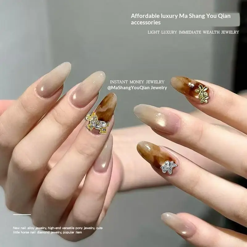 10 قطع الكرتون الحصان مسمار الفن زينة 3D البريق الإبداعية السنة الصينية الجديدة مسمار سحر حجر الراين DIY أدوات مانيكير