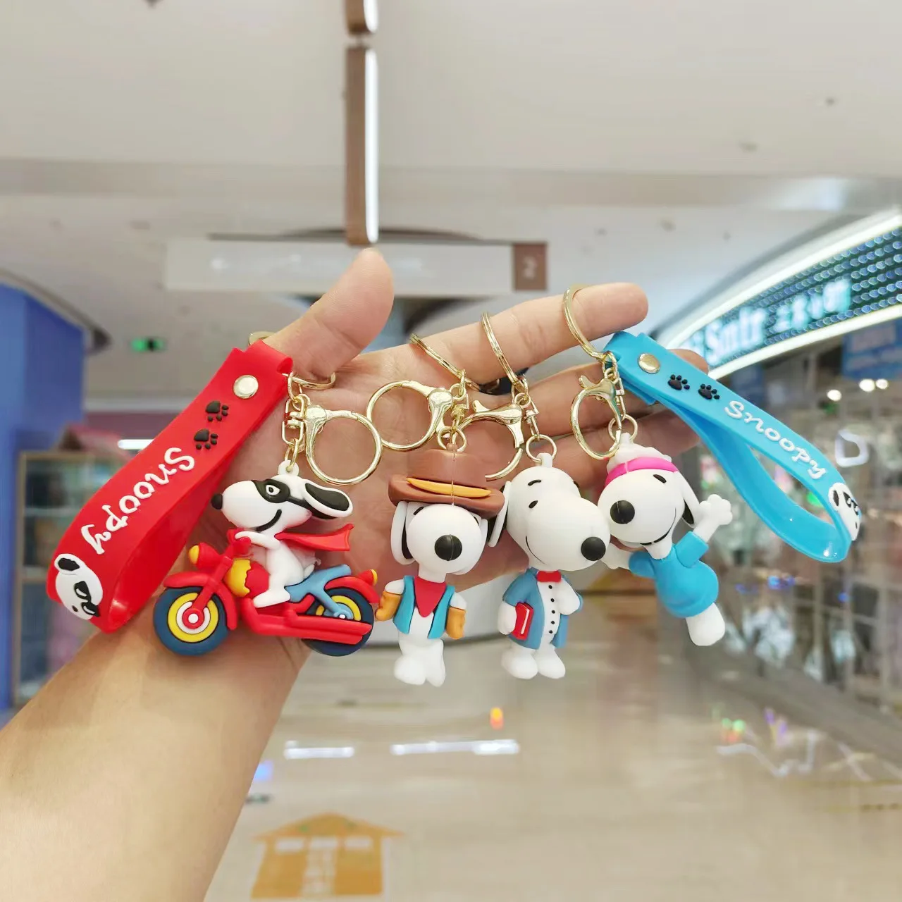 

New Snoopy Charlie Key Chain Anime Cartoon Couple Car Key Rings Cute Bag Pendant Keychain on The Phone Gift for Friends