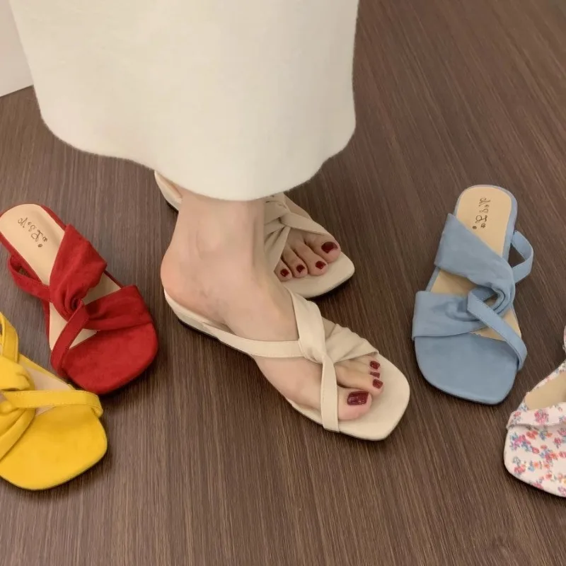 

Женские сандалии на французской танкетке с квадратным носком, новинка лета 2023, тапочки для двух видов одежды с одним ремешком, босоножки на высоком каблуке с открытым носком