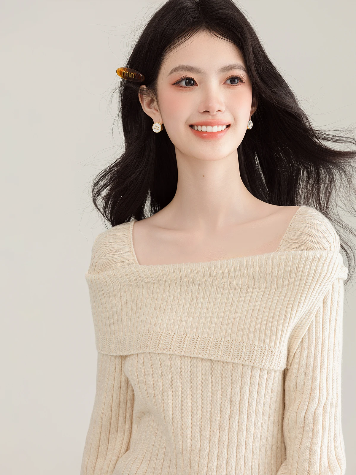 

Женский трикотажный свитер Oaeal на одно плечо, облегающий, весна-осень, новинка, высокое качество, легкий, для коррекции фигуры, маленький размер...