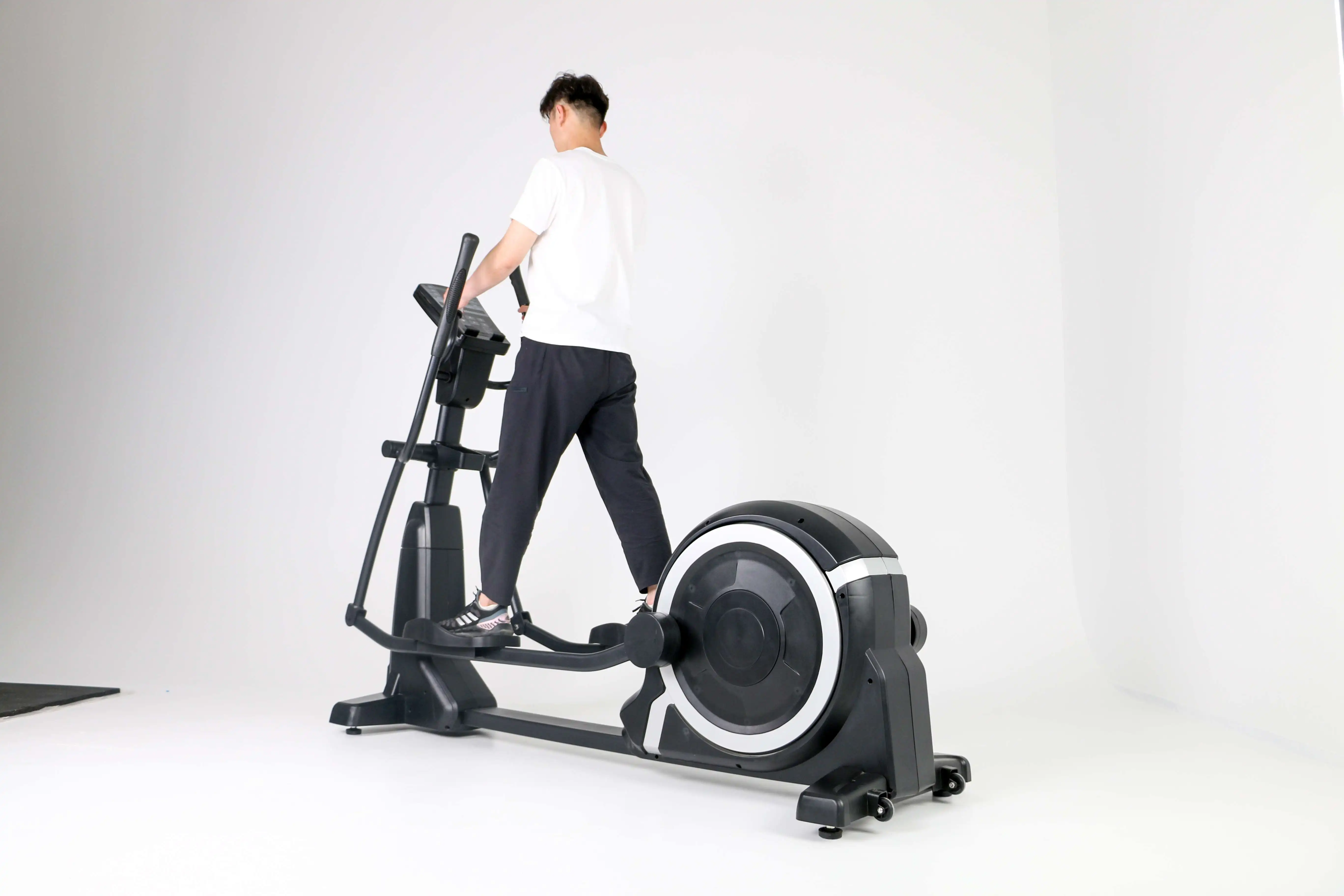 الاستخدام التجاري آلة بيضاوية الشكل مدرب بيضاوي الشكل يتم التحكم فيه مغناطيسيًا بيضاوي الشكل