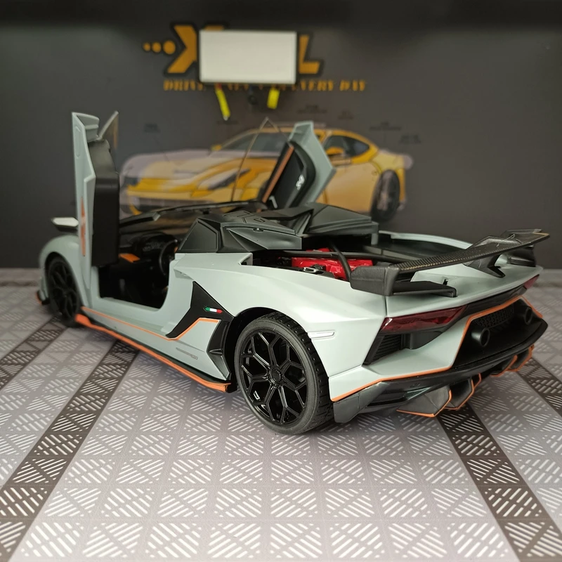 Modelo de coche de rally de aleación Lamborghini Aventado SVJ63 de simulación 1:18, decoración de coche, regalo de supercoche convertible