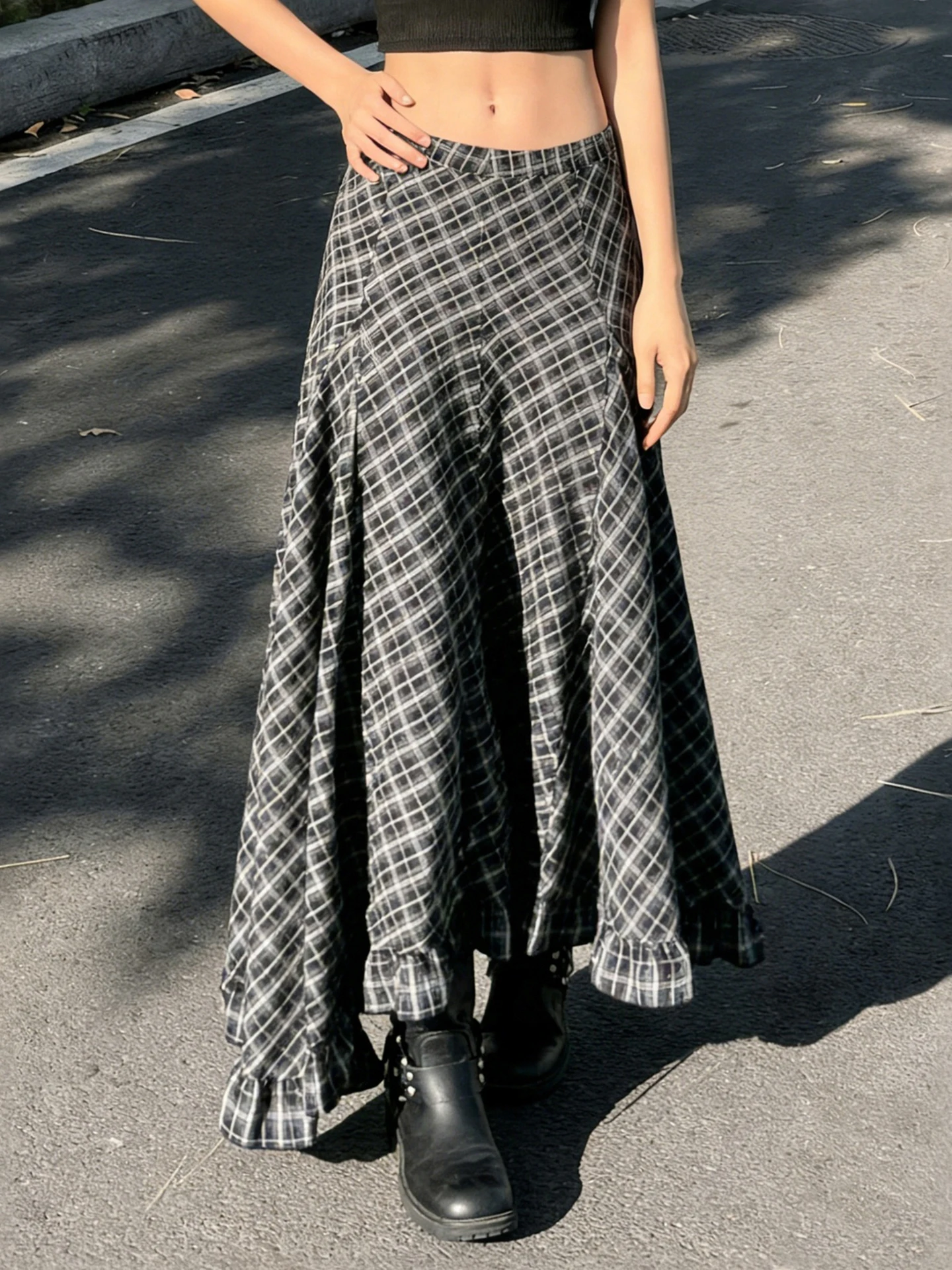 

Low Waist A-Line Skirt with Patchwork Design And Asymmetrical Hemline in Plaid Pattern with Lace Detailing Versatile British ...