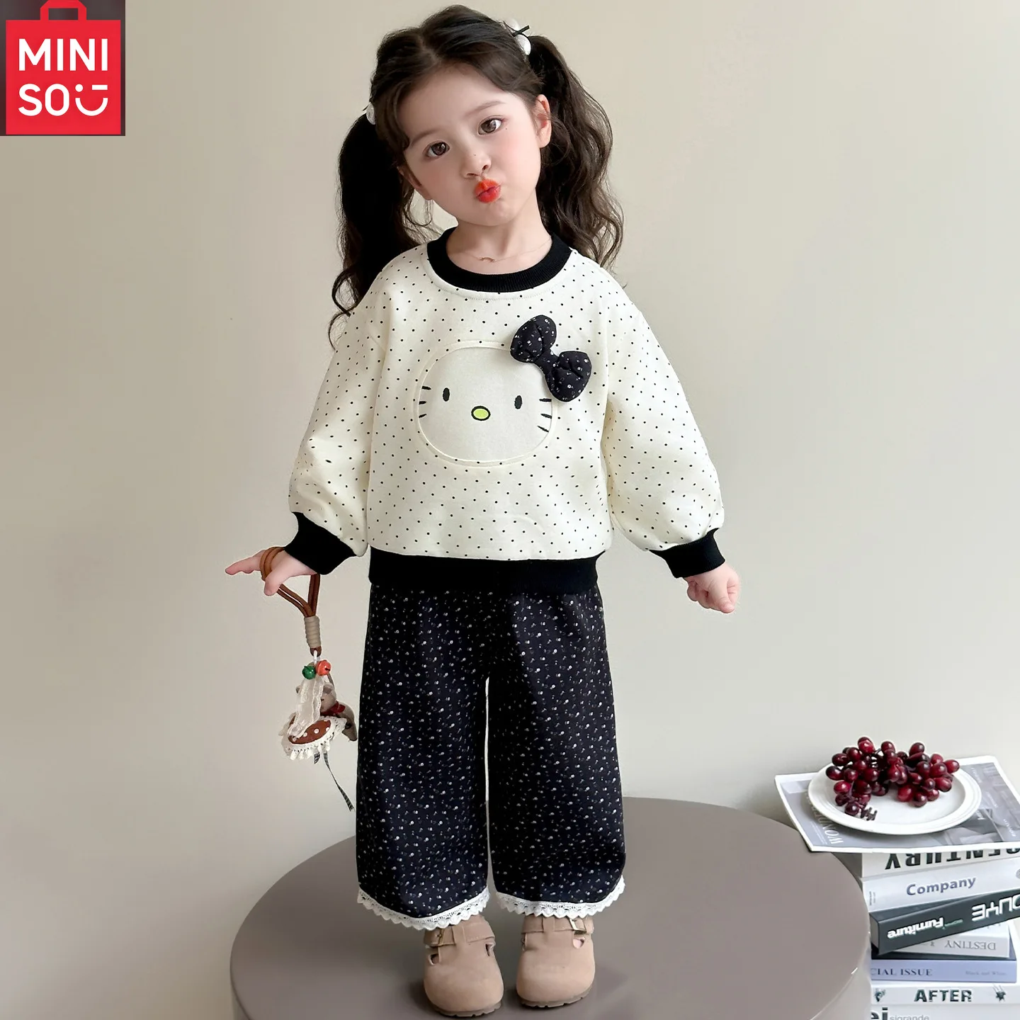 

MINISO 2025 Hoodie Hello Kitty Tops and Bottom Clothes Set Hooded Sweatshirt Pants Spring and Autumn Black Polka Dots Pattern