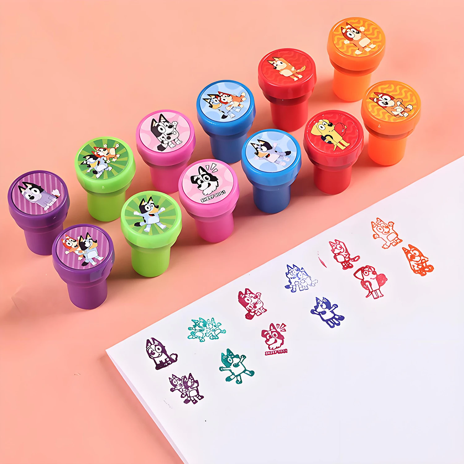 12 unids/set Bluey Bingo juguetes con sello Muffin calcetines de la suerte figura de Anime impresión Flip Cover sello de dibujos animados regalo para niños