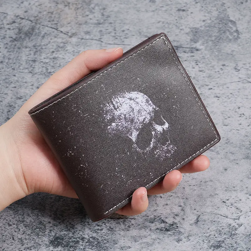 Kurze Geldbörse mit Fledermausschädel-Print, Retro-Gothic-Biker-Stil, zweifach faltbarer Kartenhalter für Herren, Münzbörse, lässig für den täglichen Gebrauch, Leder-Optik.