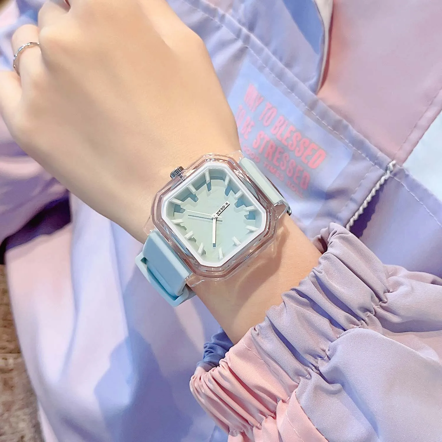 X-GEAR Jam Tangan Persegi Kecil untuk Siswa Perempuan Model Wanita Jam Tangan Dopamin Kecantikan Tinggi Gaya Kuliah Anak-anak