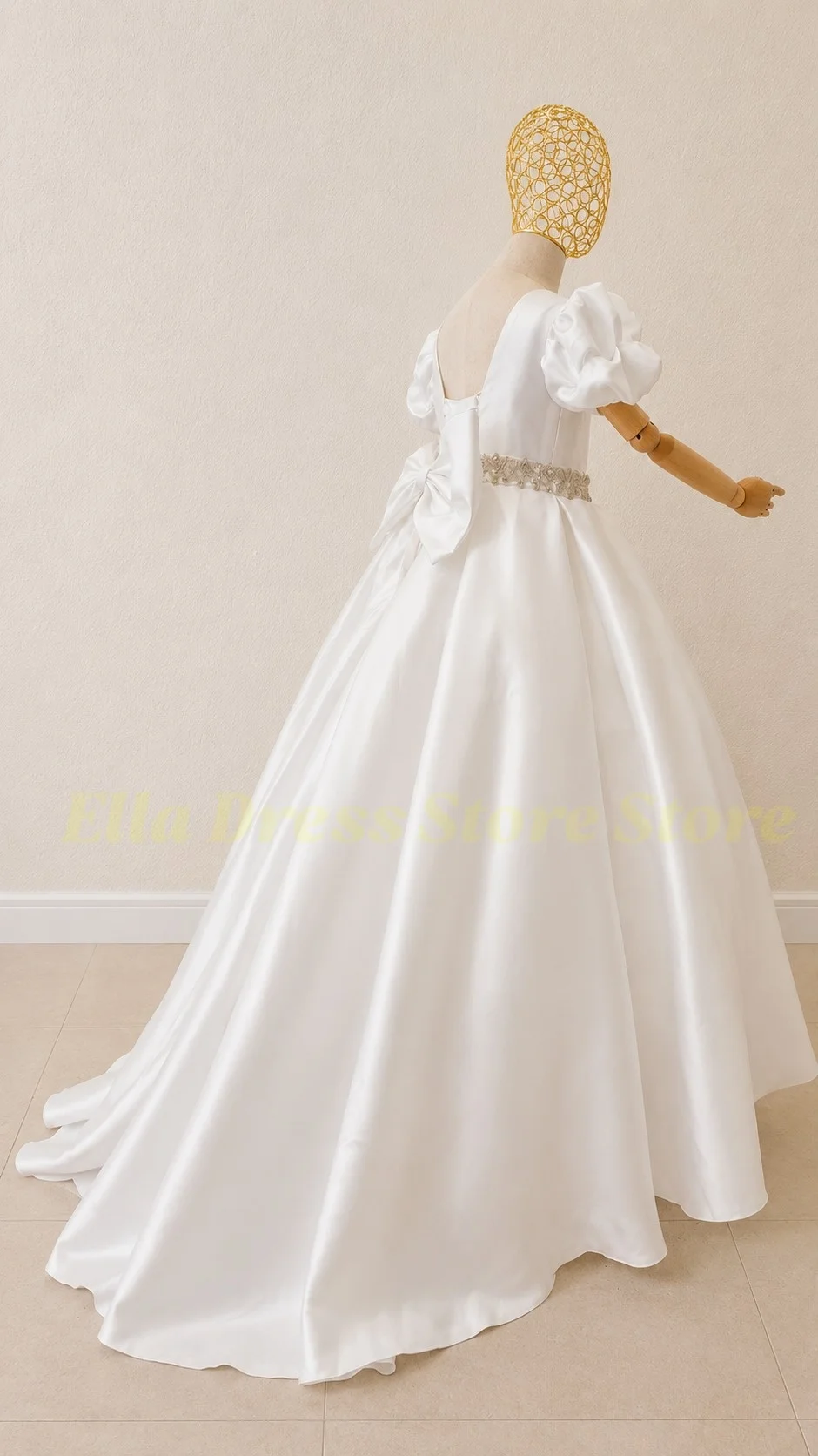 Hochwertiges weißes Satin-Blumenmädchenkleid für Hochzeiten, A-Linie, mit Perlenstickerei, Erstkommunionkleid, Kleid für kleine Brautjungfern, maßgeschneidert. – Detail 6
