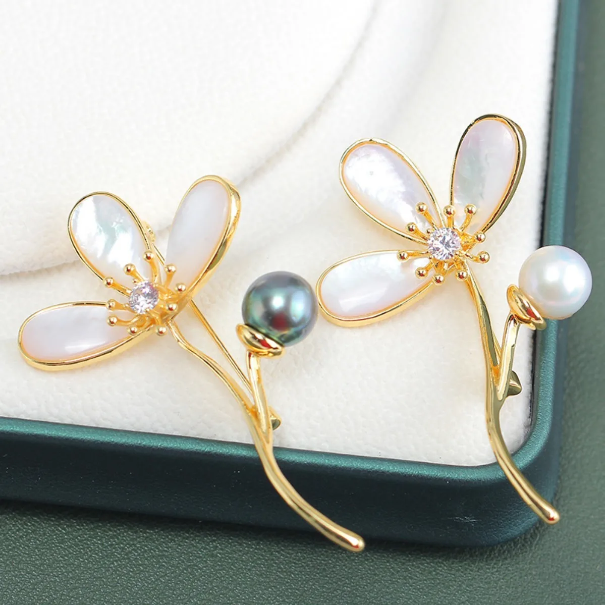 Brass Gold Plated 3-Petal Flower Brooch Blank, Shell Inlaid Pin, DIY Pearl Brooch Elegant Corsage Accessory