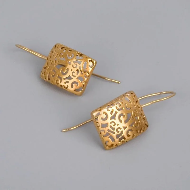 Simple cutout alloy stylish square earrings for women to wear on vacation