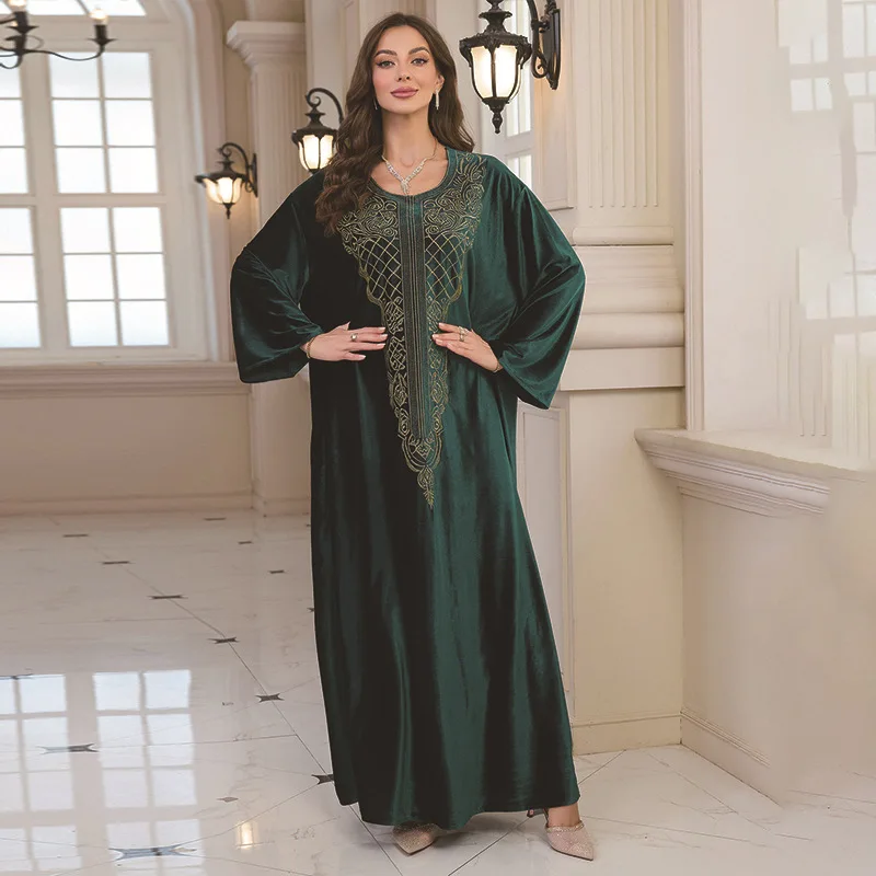 فستان سترة مخملي مطرز بنمط جديد أوروبي وأمريكي فضفاض كبير الحجم لقضاء العطلات على الشاطئ