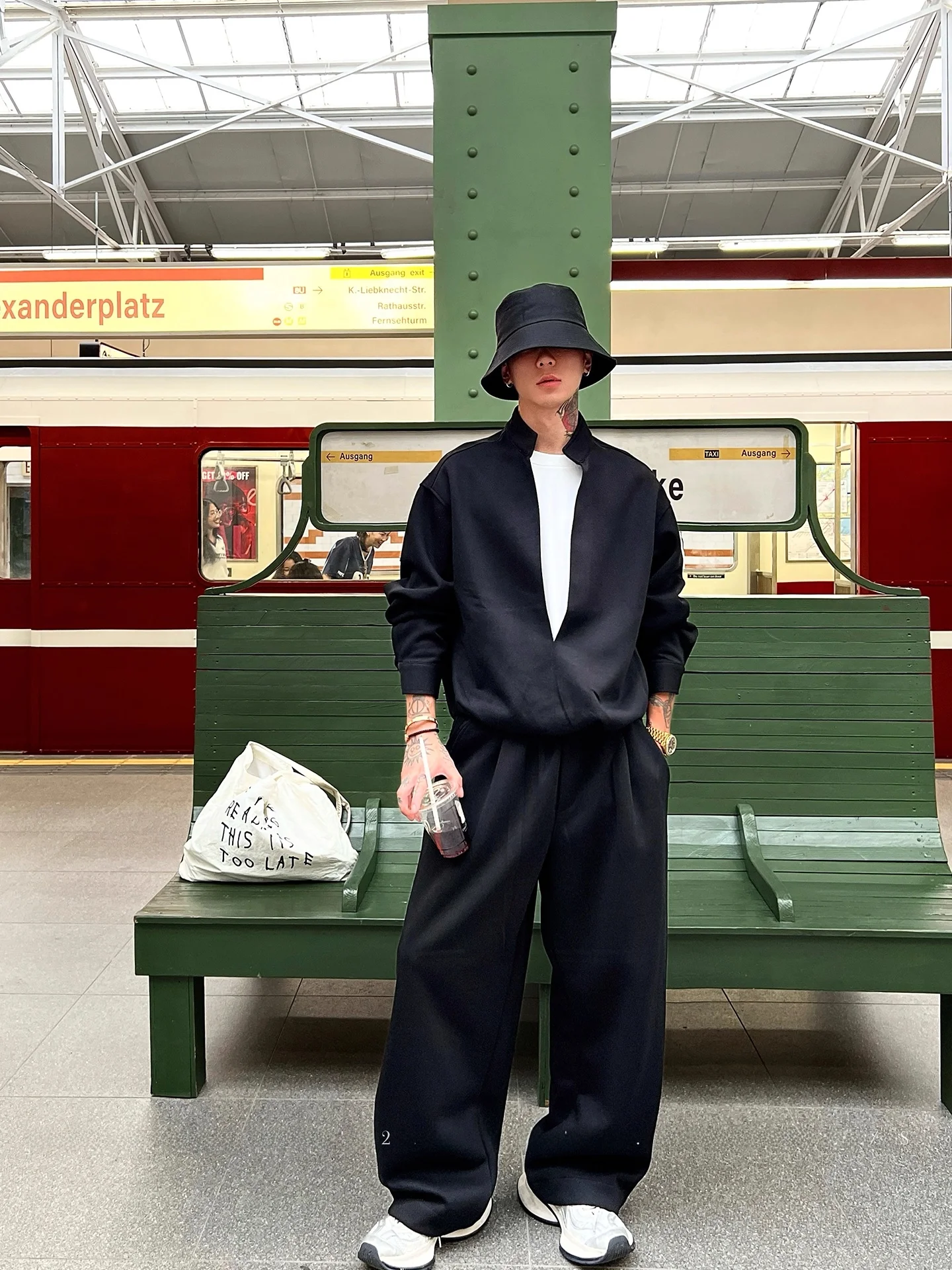 

Мужской комплект из свитшота оверсайз с V-образным вырезом и прямых брюк, имитация двух предметов, повседневная спортивная одежда, молодежные брюки с длинными рукавами