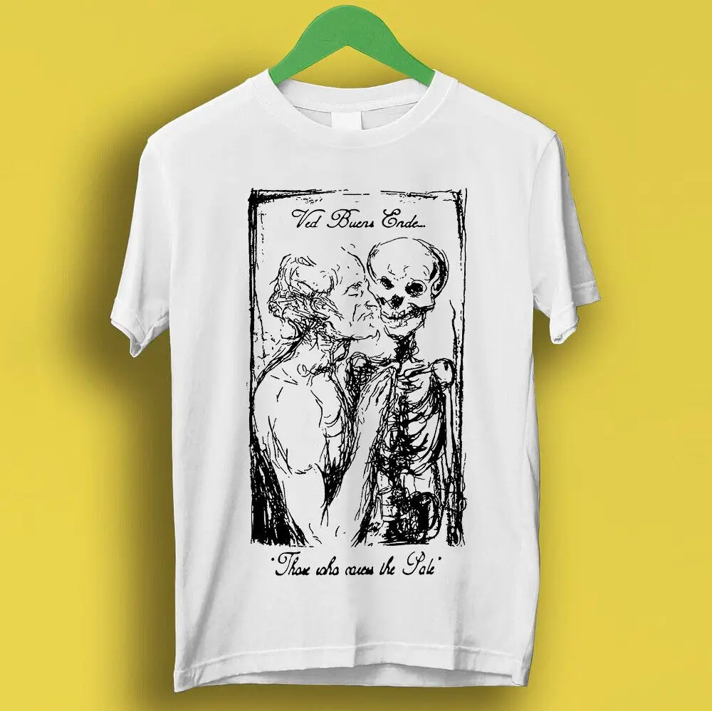 Женская футболка в готическом стиле