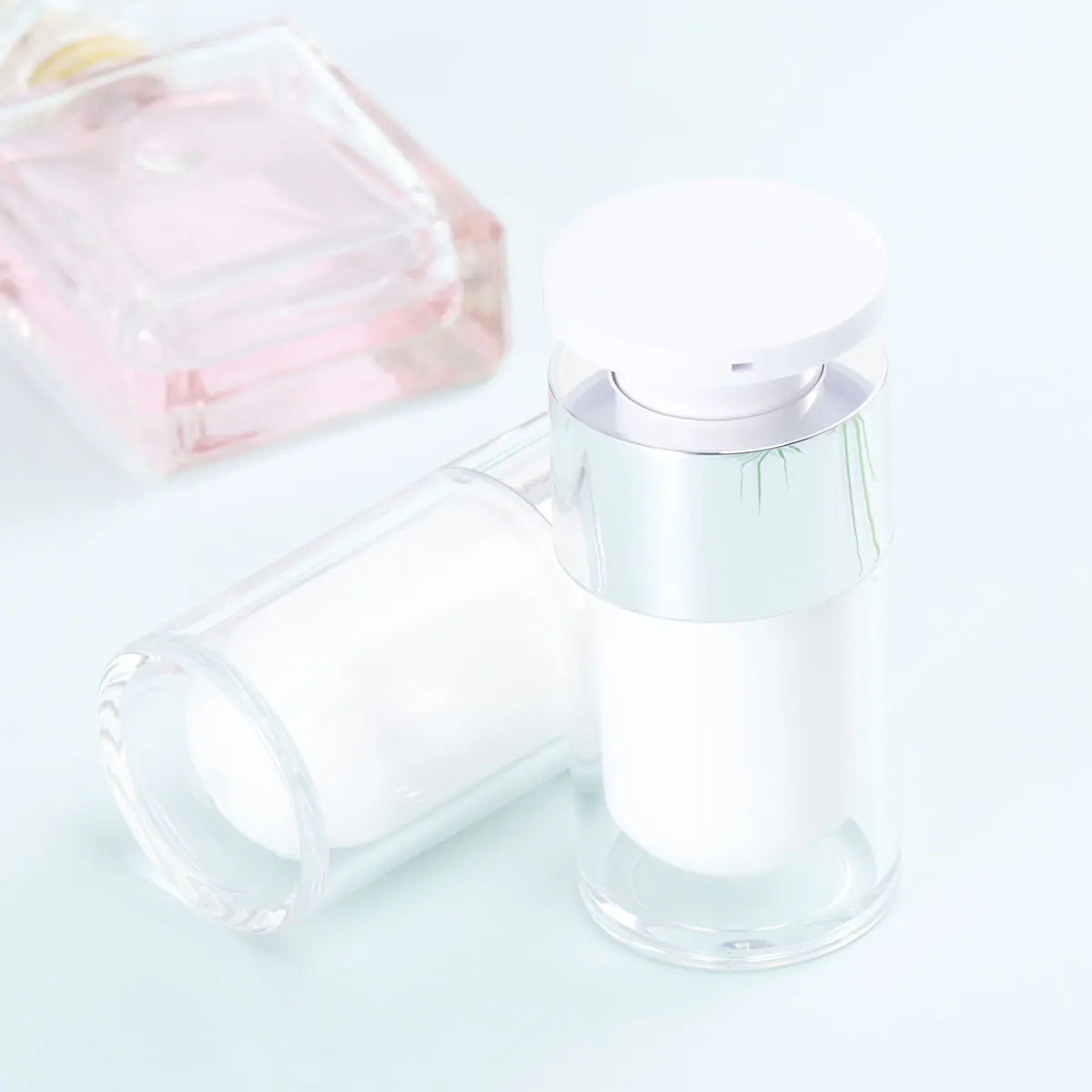 

2 Pcs Vacuum Bottles 15ml Leakproof Travel Containers Refillable Storage for Cream Perfume Shampoo Empty Separator