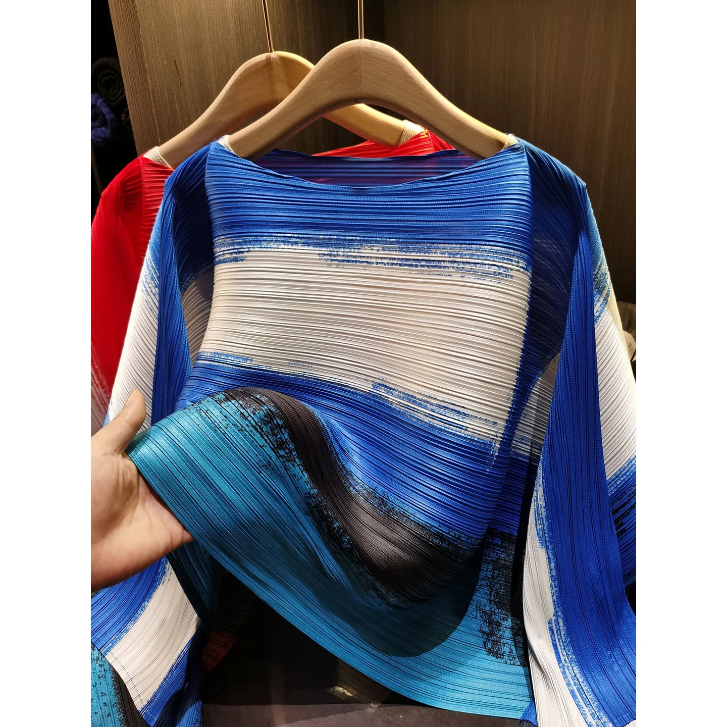 

Плиссированный топ Miyake, весна-лето 2026, новинка, градиентный цвет, рукава «летучая мышь», свободный крой, повседневный, в полоску, модный топ для женщин