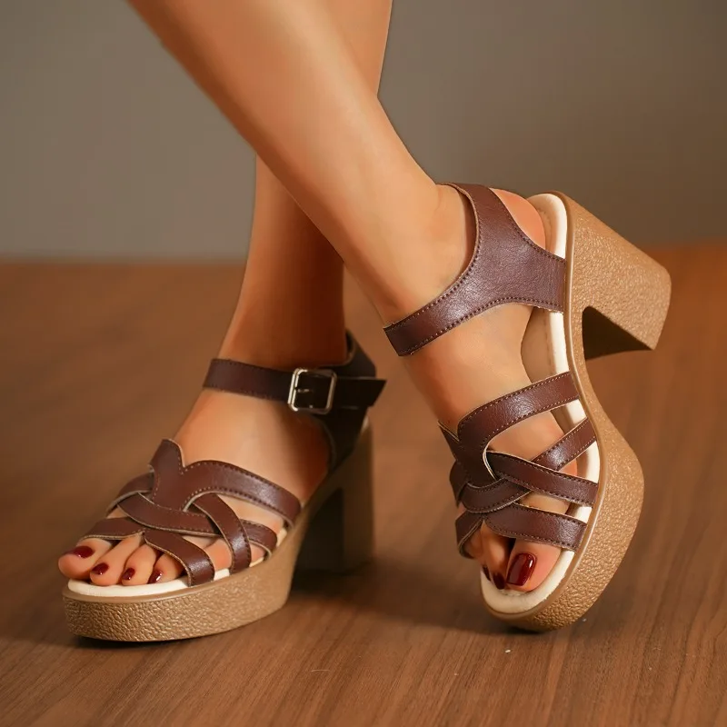 

Новые летние женские римские сандалии из ПУ с роскошной металлической пряжкой, модель 2026 года, удобные сандалии на платформе с открытым носком, большие размеры