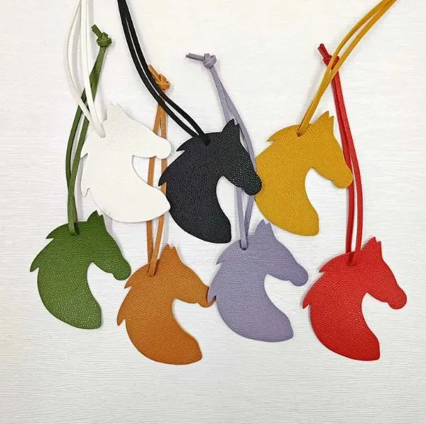 Leather Personalized Horse Pendant Car Keychain Lychee Pattern Pendant Keychain Women's Backpack Pendant Color Can Be Customized