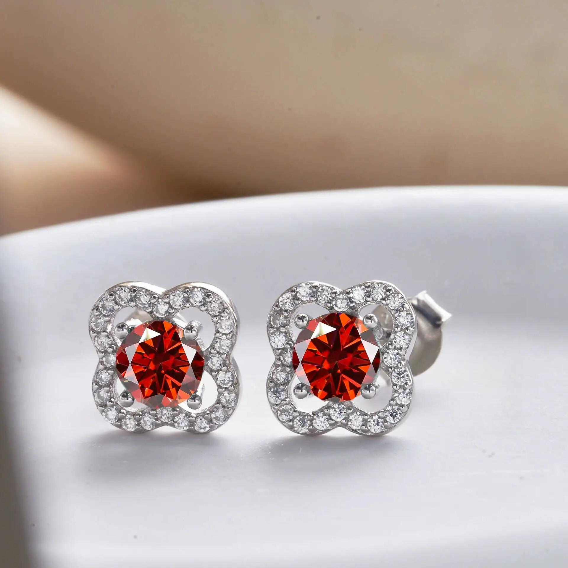 Taoyu 0.5/1.0ct Moissanite Earrings Flower 925 Sterling Silver D Color Diamond Ear Stud For Women Wedding Anniversary Jewelry 5