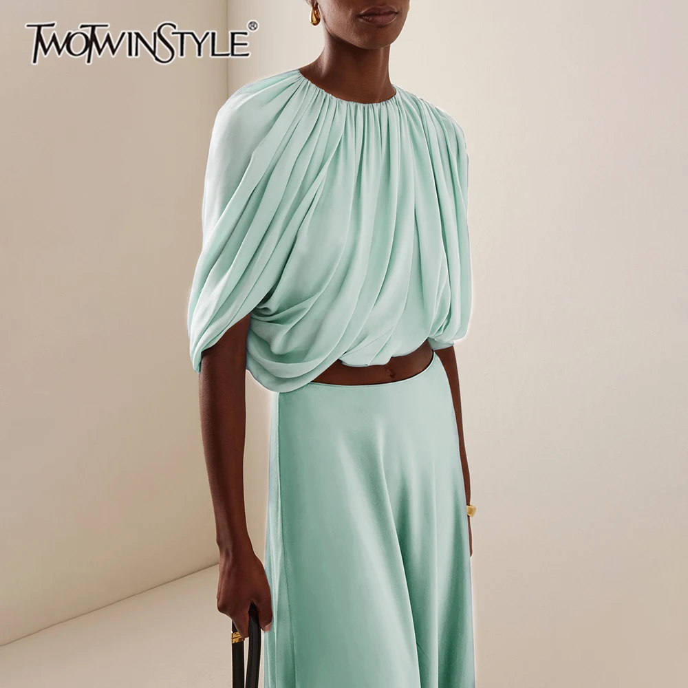 

Элегантные зеленые блузки TWOTWINSTYLE для женщин: укороченный топ с круглым вырезом, рукавами «летучая мышь» и драпировкой для художественных выставок