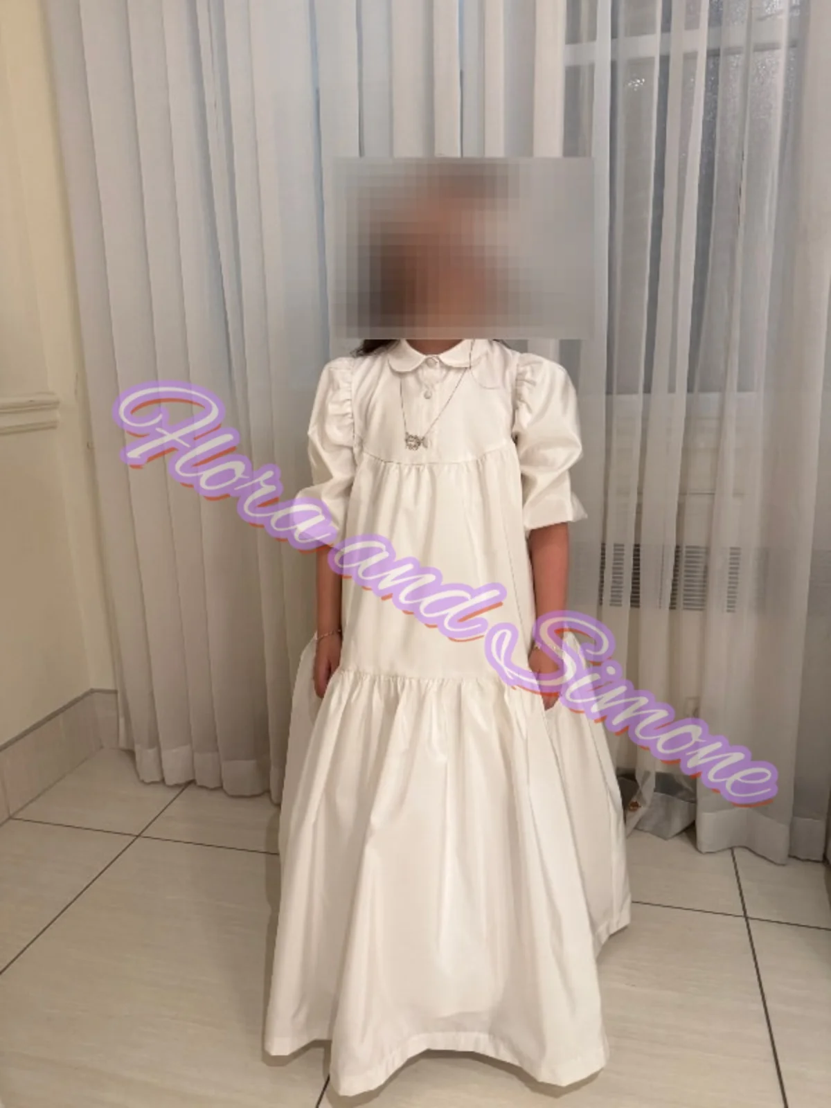 カスタマイズされた女の子のガウン白いサテン半袖シャーリングフラワーガールドレス結婚式のセレモニーフォーマルレセプションパーティー用