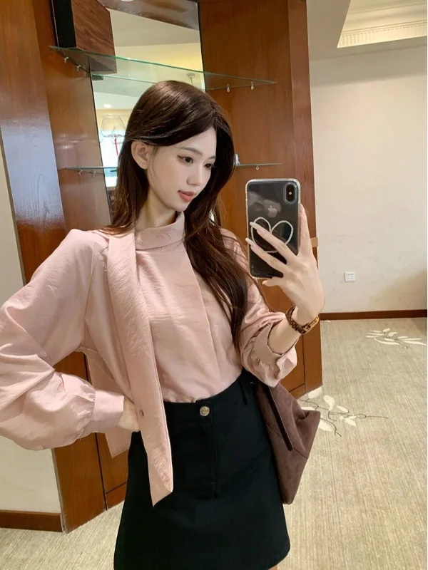 

Розовая блузка с длинным рукавом и поясом, элегантный дизайн, смесовая ткань (хлопок/полиэстер), французский стиль, прямой крой, свободный силуэт, женский топ