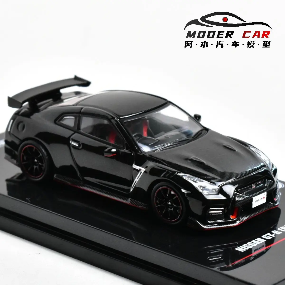 

Литая под давлением модель автомобиля INNO 1:64 R35