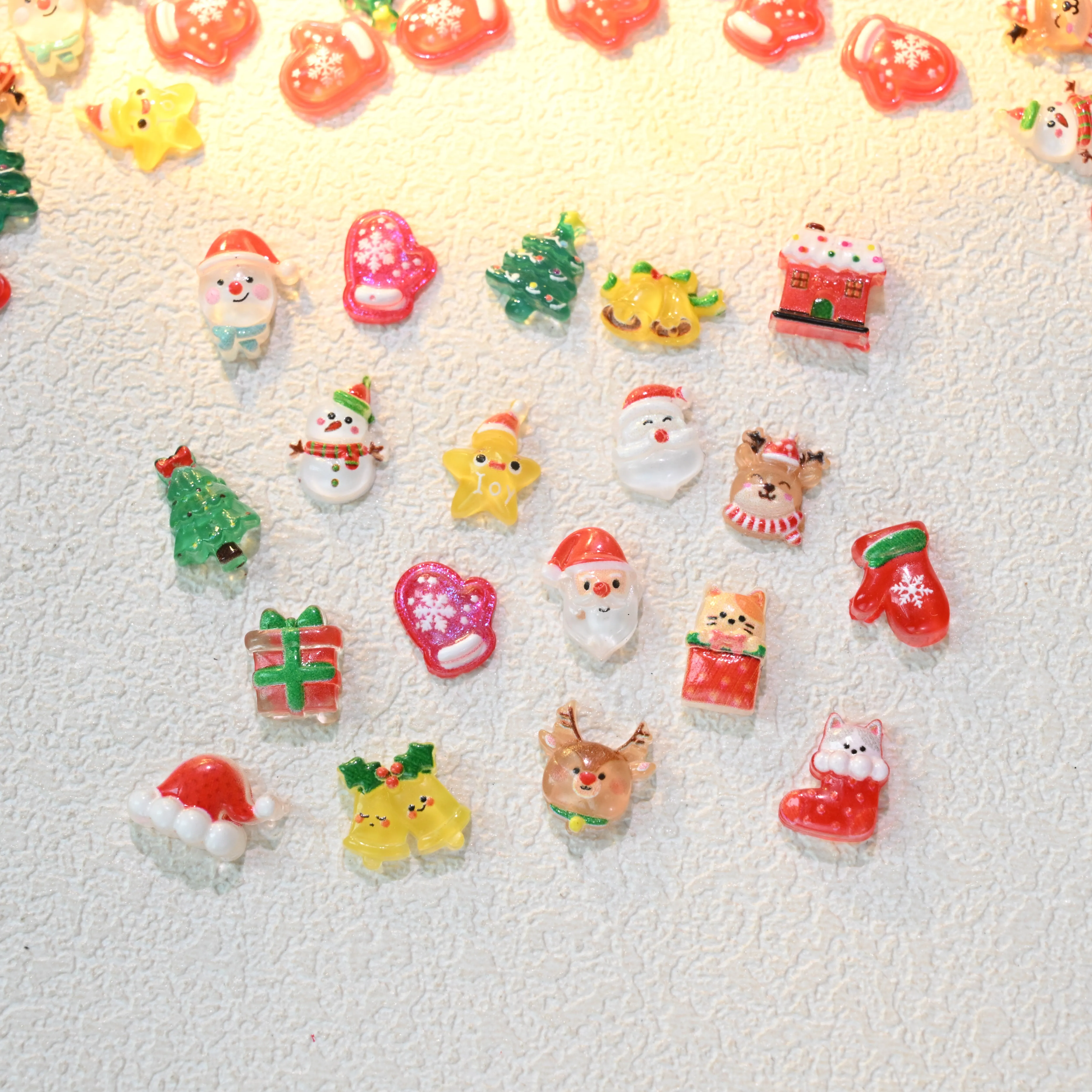 50pcs Cute Christmas Nail Decorations Santa Snowman Elk Gingerbread Man Flatback Nail Art Charms Holiday Party Nail Accessories*