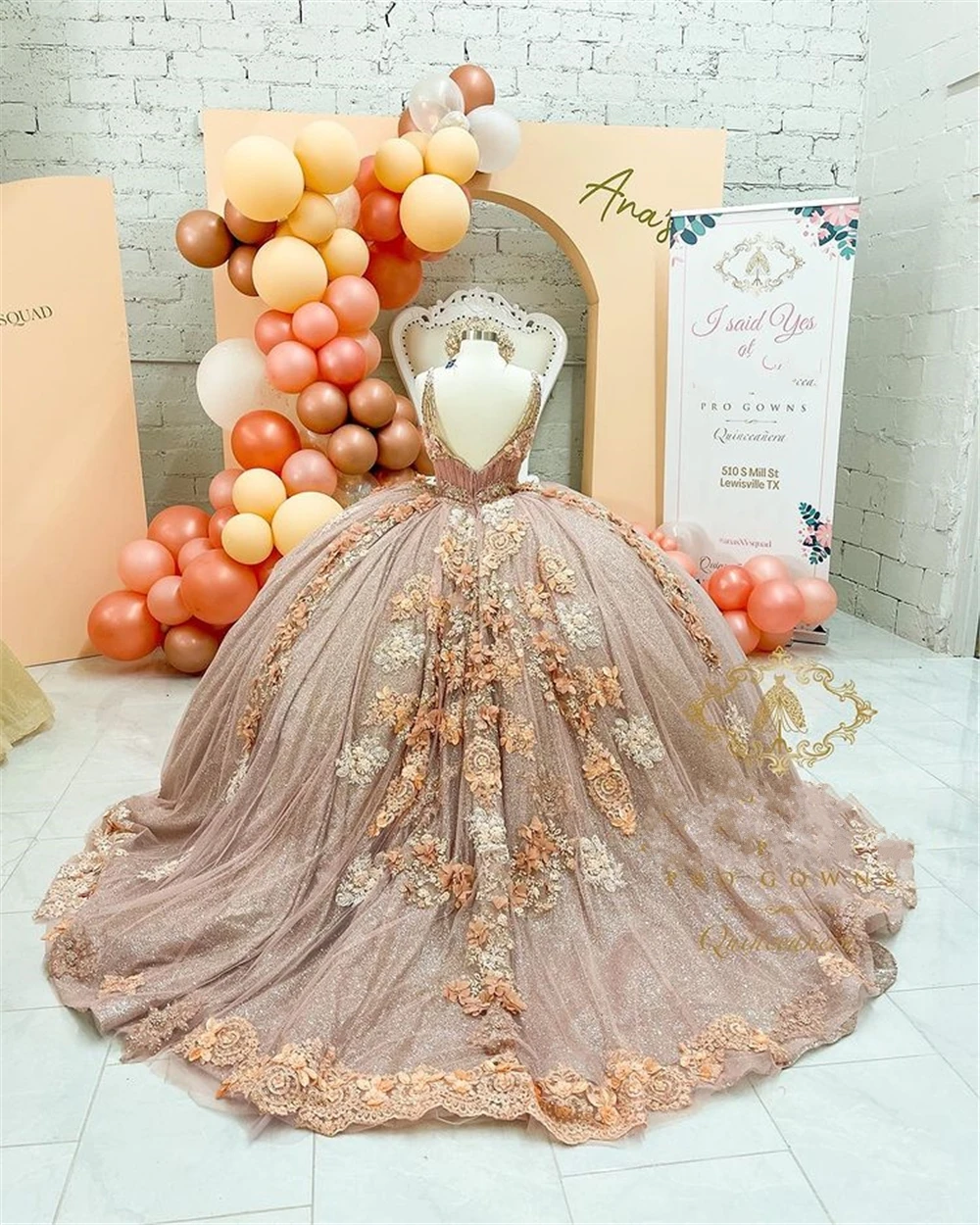 فساتين Quinceanera الفاخرة مطرز مثير السباغيتي الرقبة مزينة ثلاثية الأبعاد الأزهار الحلو 16 الأميرة الكرة ثوب المسابقة vestido