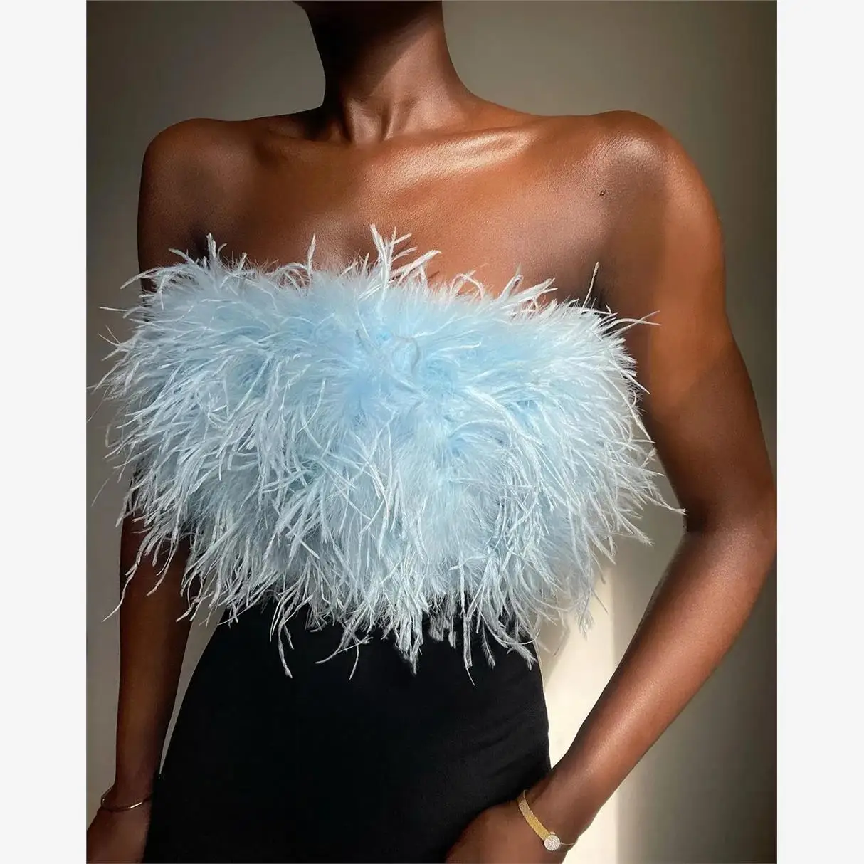 เสื้อกล้ามเซ็กซี่สำหรับผู้หญิง เสื้อชั้นในแบบใหม่ เสื้อยืดผู้หญิง ความยาวปกติ ผลิตจากเส้นใยยืดหยุ่น 100% สวมใส่สบาย ดีไซน์ทันสมัย