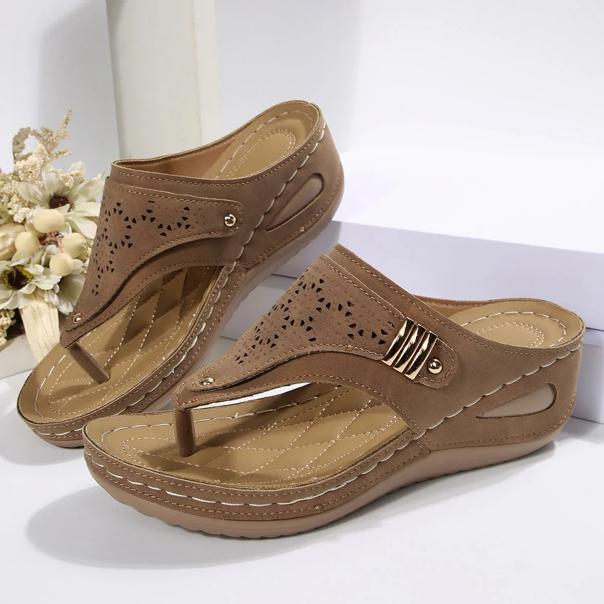 2026 Neue Damen-Orthopädische Sandalen, lässige Keilsandalen, atmungsaktive Strandschuhe mit dicker Sohle, bequeme Zehensteg-Sandalen – Detail 4