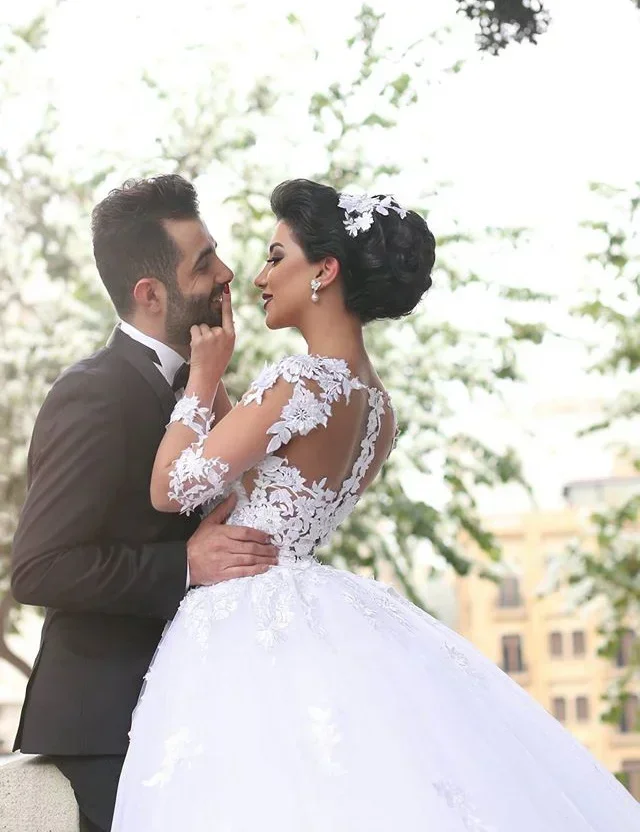 Abito da sposa personalizzato con fiori 3D, abito da ballo a maniche lunghe, abito da sposa romantico, realizzato su misura