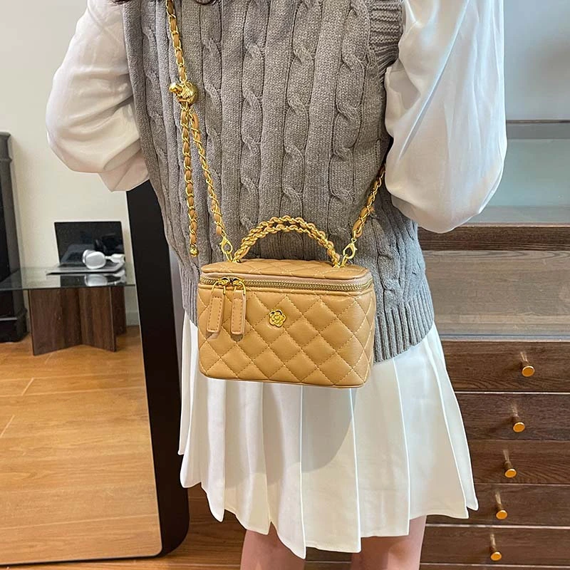 

Women Messenger Bag Leather Handbag Luxury Shoulder Strap Crossbody Famous Designer Elegant Classic for Ladies Spacious