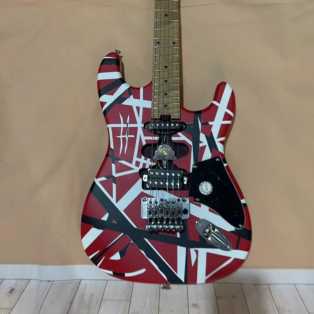 In stock, 6-chord matte Van Halen electric guitar, red body, chrome plated accessories, available in multiple colors, factory ph