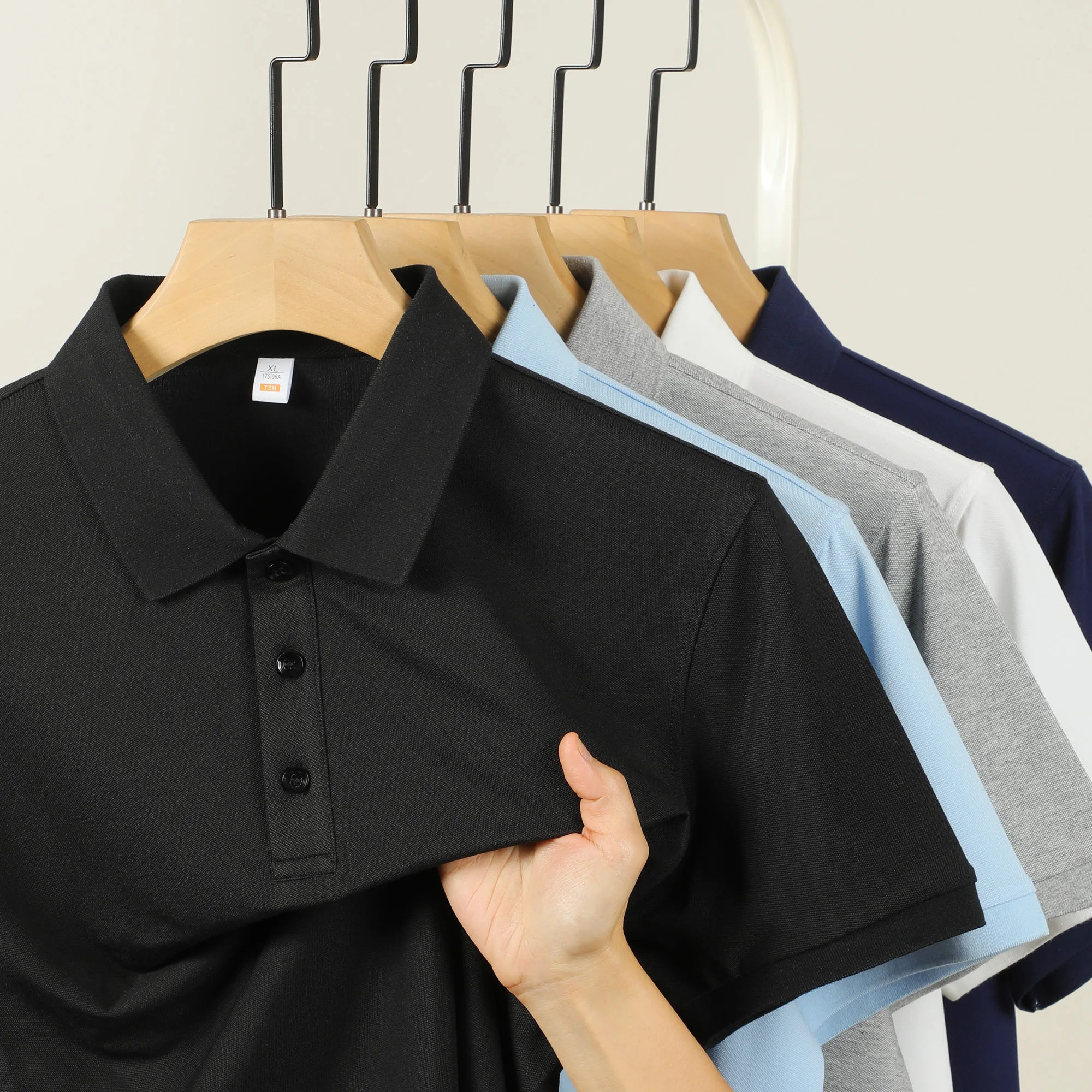 Nueva camiseta polo deportiva de color liso para hombre, imprescindible para natación, running, fitness y uso versátil en verano.