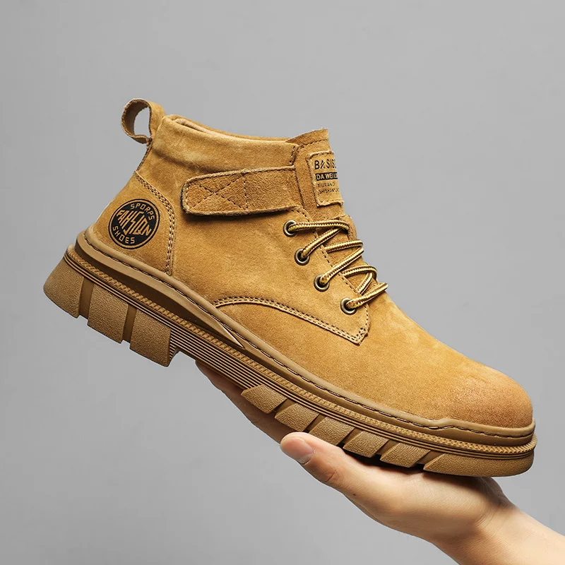 Pareja de botas amarillas grandes de cuero: 2025 nuevos zapatos de otoño e invierno para hombres, botas cortas de estilo británico, bota alta con suela gruesa