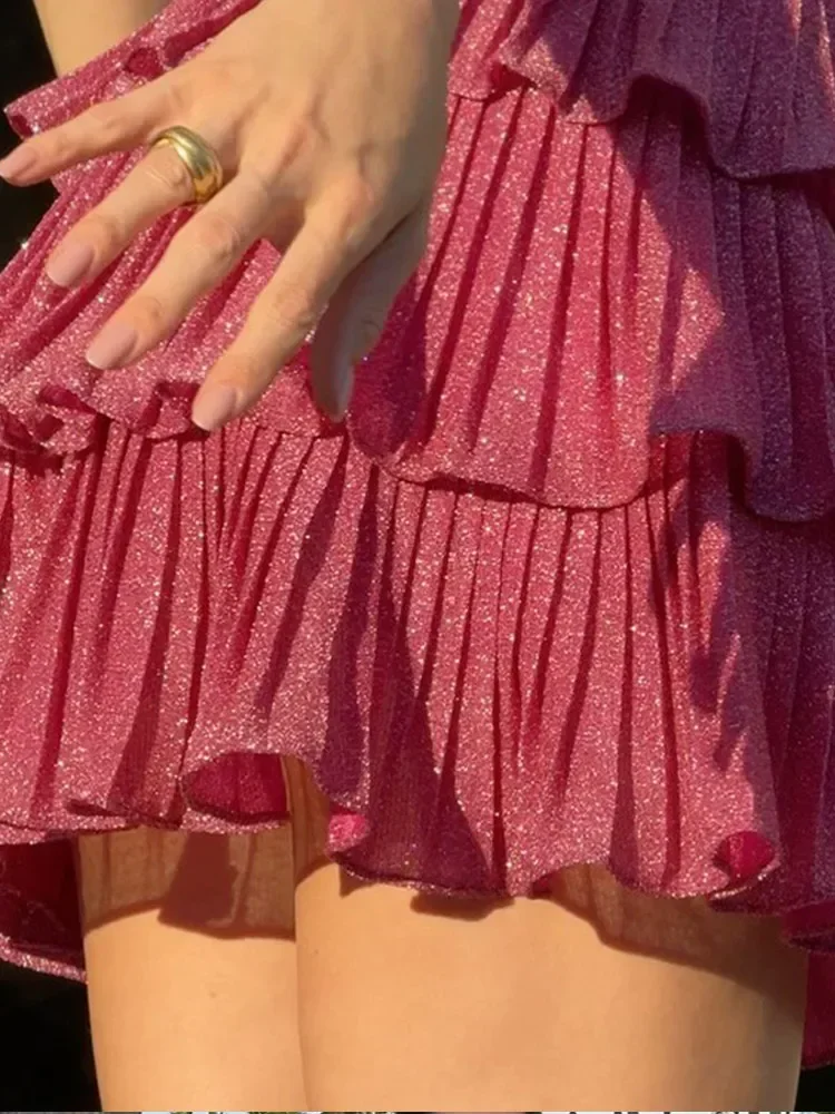 Sexy brilhante oco para fora em camadas plissado mini vestido feminino moda sem costas sem mangas vestidos finos 2024 nova senhora festa vocação vestido