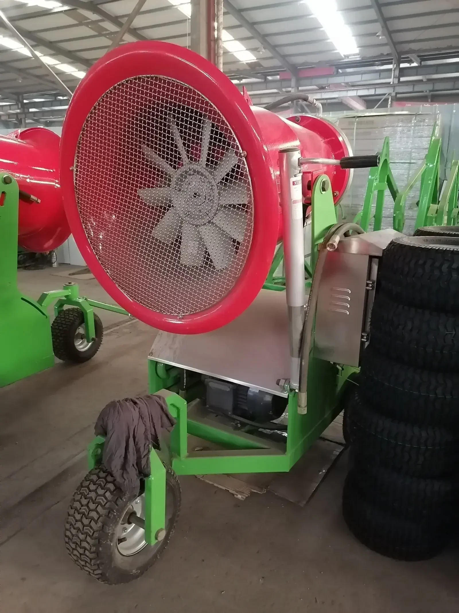 Newly Upgraded Ski Resort Artificial Snow Equipment Automatic Snowmaking Machine Outdoor Ski Equipme