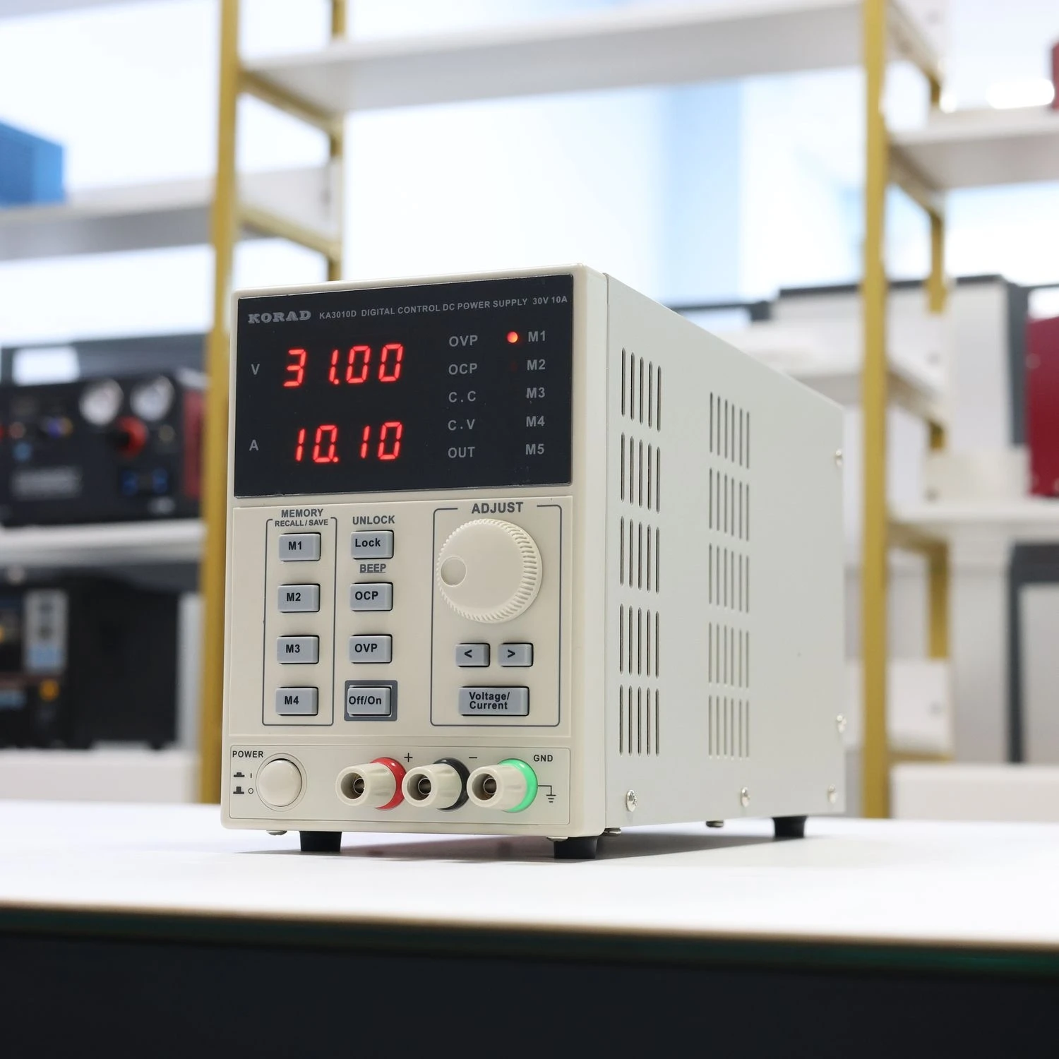

Профессиональный источник питания постоянного тока KA3010D с ЧПУ 30 В 10 А 300 Вт с цифровым управлением, прецизионный регулируемый ток напряжения