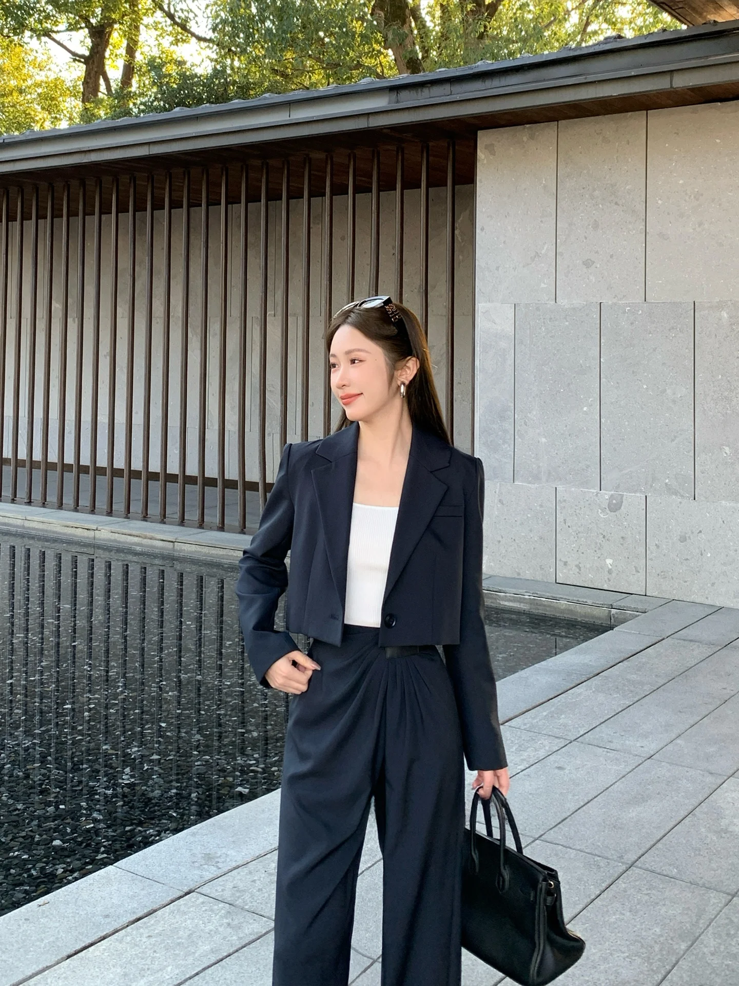Modern Short Tailored Women's Suit Jacket with Stand Collar Long Sleeves Elegant Professional Workwear for Spring