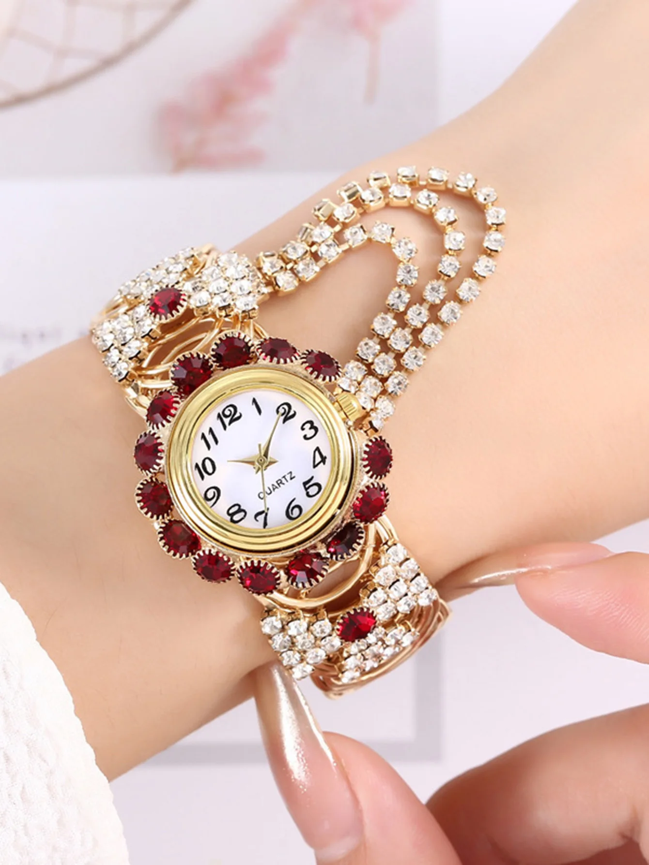 New Korean version women\'s diamond embellished quartz watch fashion alloy bracelet watch for women