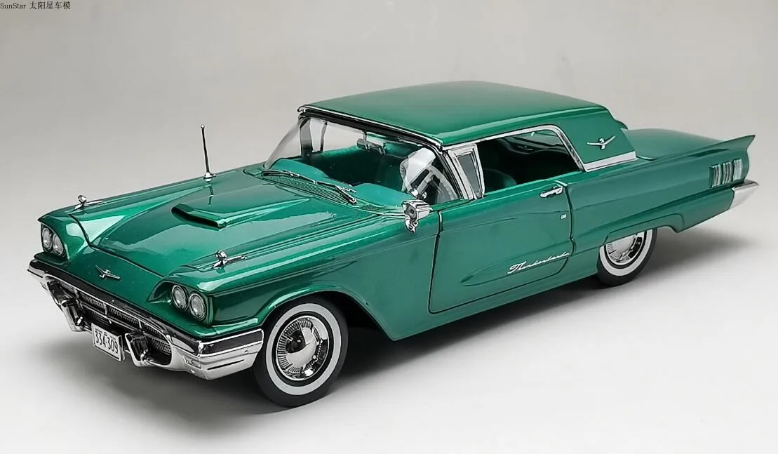 SunStar 1:18 For Thunderbird Hard Top 1960 Classic Cars Alloy Full Open Limited Edition Metal Model Ornament Toy Gift