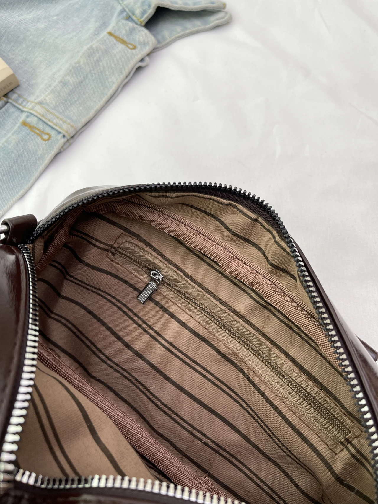 إطلاق جديد 2025! Miu - حقيبة يد بوسطن مربعة صغيرة الحجم - حقيبة كتف واسعة لعشاق الدراجات النارية مع مساحة تخزين كبيرة #5