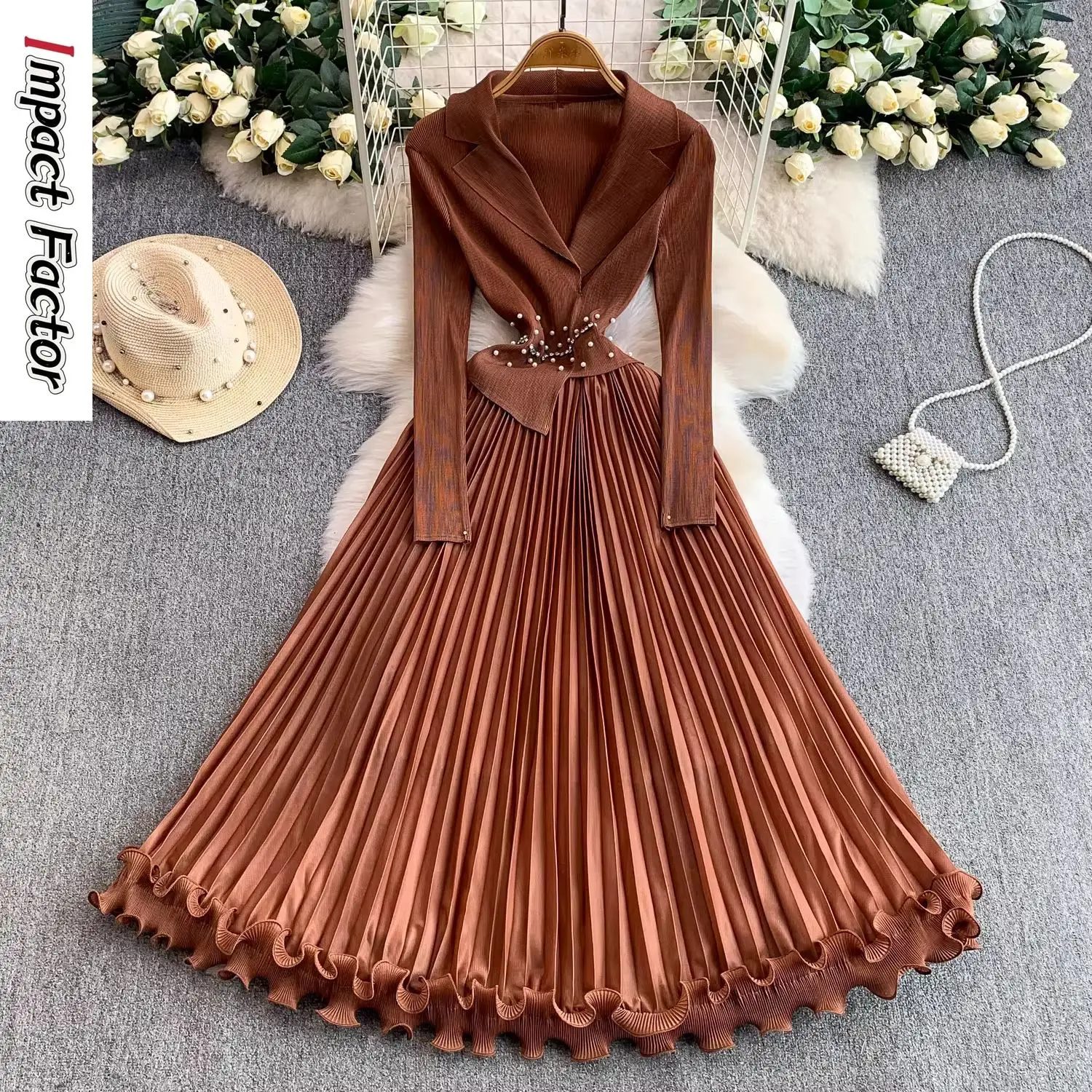 

Женское плиссированное платье с воротником-стойкой в африканском стиле Miyake 2026, с тяжелой вышивкой бисером на талии и плиссированным краем «лотосовый лист», длинное платье