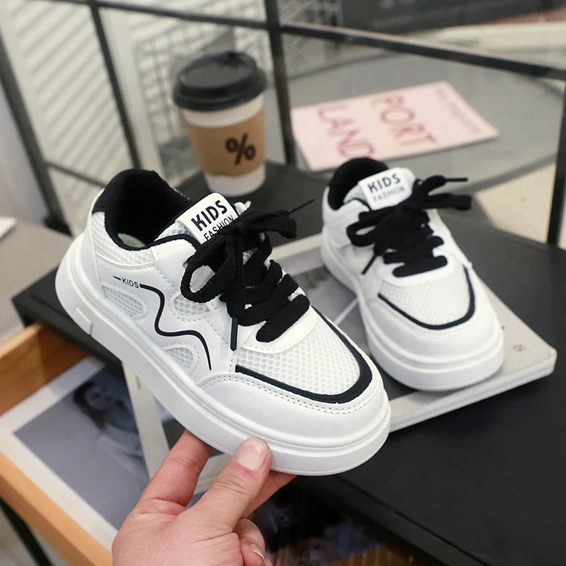 

Белые кроссовки для мальчиков и девочек, новинка 2025 года, обувь для доски с героями мультфильмов, дышащая кожаная повседневная обувь, детская модная обувь для бега