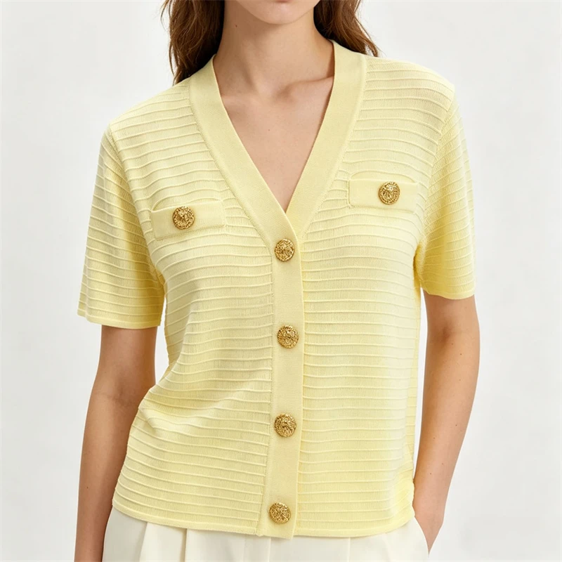 

Новая летняя трикотажная футболка с V-образным вырезом, тяжелой отделкой, металлическими пуговицами, в полоску, с коротким рукавом, высококачественная, в стиле Y2K, повседневная