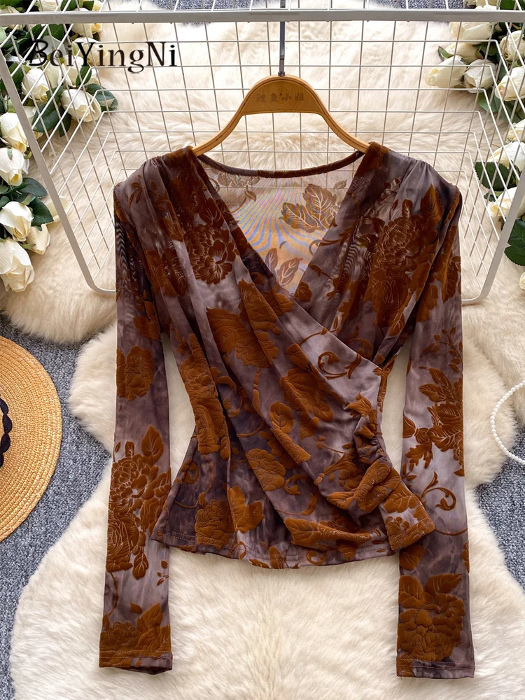 

Beiyingni, французская винтажная весенняя женская футболка 2026, тонкий топ с v-образным вырезом и длинными рукавами, женские базовые повседневные футболки u2k