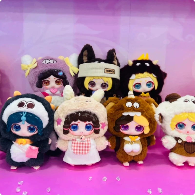 

The second installment of the official Yeloli series "Cute Beast Don't Run Around" plush vinyl blind box doll figurine is a gift