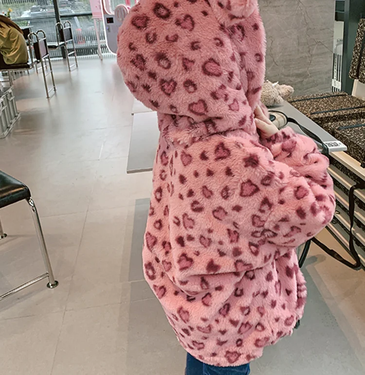 2022 Plush girls\' Pink Leopard Print Plush coat baby winter clothes children\'s Korean version western style hooded top fashion