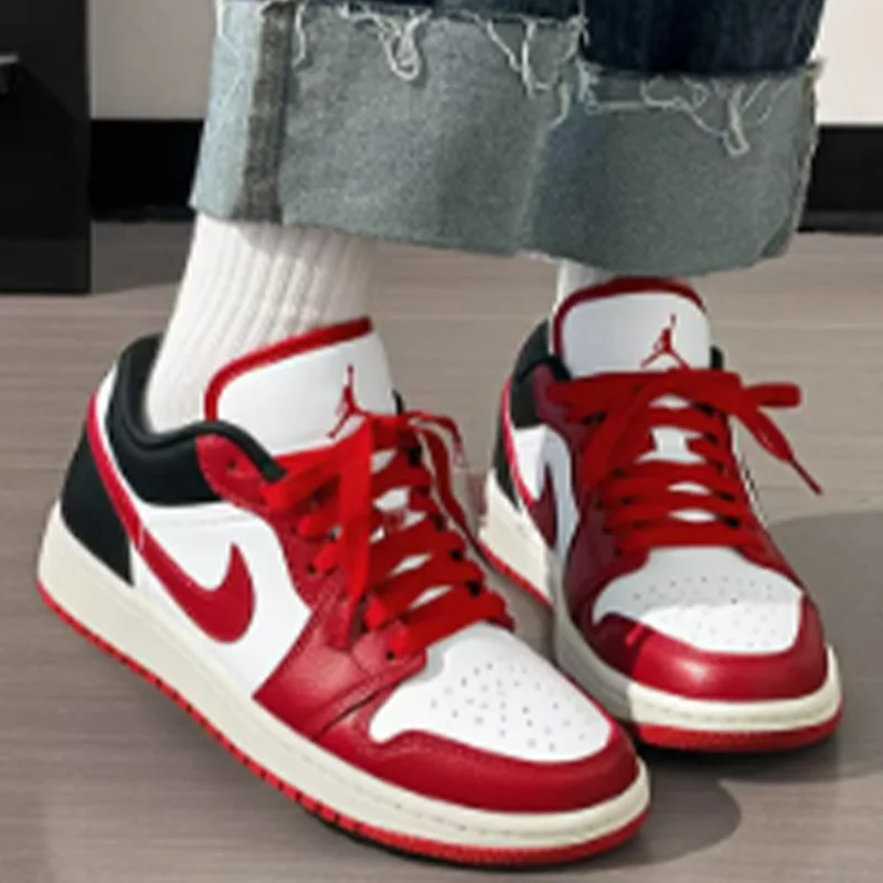 Immagine 4: Scarpe da basket da donna Nike, modello Basic Style DC0774-160
